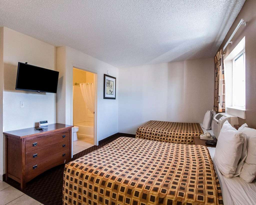 Hometowne Studios By Red Roof Orlando South Williamsburg Номер фото